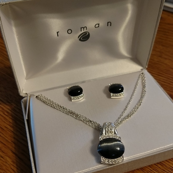 Necklace and earrings set - Picture 3 of 6